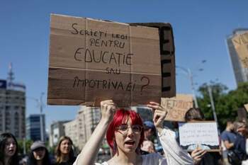 Părinții elevilor se revoltă: „Bursele copiilor nu sunt un moft, sunt un drept!”