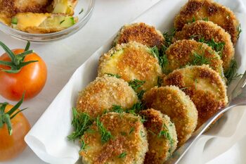 Rețetă gustoasă de dovlecei pane. Ce ingredient adaugă gospodinele din Moldova în făină pentru un gust perfect
