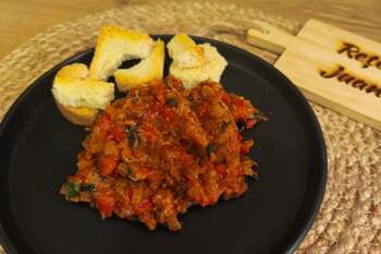 VIDEO | Rețetele Juanitei | Tocăniță de vinete cu usturoi / Preparată rapid, ține loc de zacuscă pentru (…)