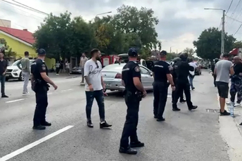 Înmormântare de maximă siguranță la Craiova. Rudele interlopului ucis în urma războiului dintre clanuri vin din (…)