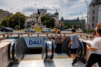 Tânără DESPĂGUBITĂ cu o sumă importantă de bani, după ce a dat în judecată Metrorex pentru că s-a accidentat în (…)