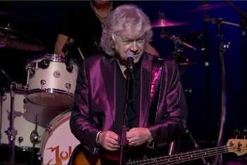 A murit cântărețul trupei Moody Blues! John Lodge s-a stins la 82 de ani