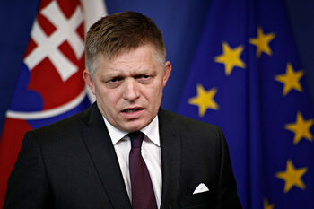 Robert Fico s-a certat cu elevii pe tema Ucrainei: „Dacă sunteți așa eroi și susțineți acest război, mergeți acolo”