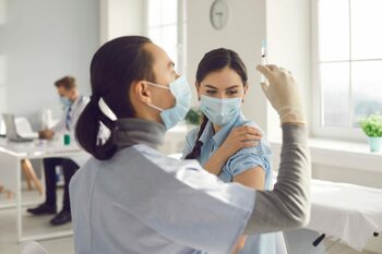 UE vrea să facă stocuri de materiale medicale critice și vaccinuri, în perioada următoare. Care este MOTIVUL acestei (…)