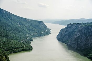 Cazanele Dunării – locul unde fluviul își spune legenda