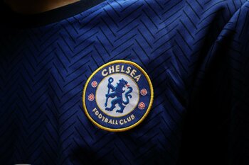 UEFA a amendat Chelsea cu 36,5 milioane de dolari şi FC Barcelona cu 17,7 milioane de dolari pentru încălcarea (…)