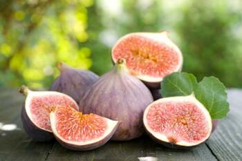 Fructul de toamnă care favorizează digestia, reglează tranzitul intestinal și sprijină sănătatea microbiotei
