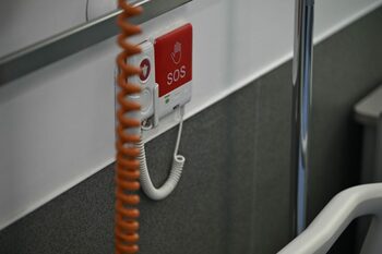 Rogobete cere sfat: Intervențiile stomatologice cu anestezie generală să se facă în spitale?