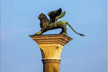 Statuia emblematică a leului înaripat din Veneția e de fapt ”Made in China”