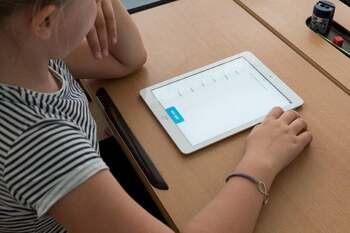Portugalia interzice manualele digitale la clasele primare, anunță ministerul Educației de la Lisabona: „Vorbim de o (…)