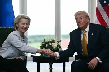 Donald Trump și Ursula von der Leyen au ajuns la un acord comercial SUA-UE: Axa vamală de 15% pentru produsele europene