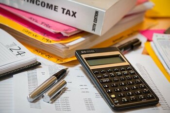 Noi taxe prevăzute de pachetul 2 de austeritate al lui Bolojan. Care sunt taxele care vor crește cel mai mult