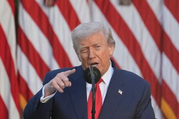 Donald Trump, în discursul medalierii post-mortem a lui Charlie Kirk: Trebuie să înfruntăm AMENINȚAREA reală a (…)