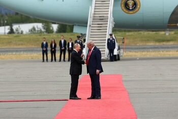 Cât de diferită a fost primirea pe care Donald Trump i-a făcut-o lui Vladimir Putin, față de atitudinea (…)