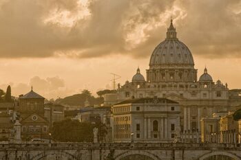 Vaticanul va returna zeci de artefacte culturale comunităților indigene din Canada