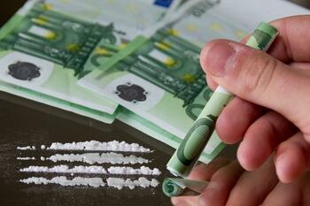 Un bebeluș de 4 luni a fost testat pozitiv la cocaină, în Franța. Ce au păţit părinţii