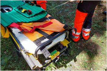 Bărbat de 50 de ani, ucis de o roată desprinsă de la o mașină, la un raliu din Argeș. O altă persoană, rănită