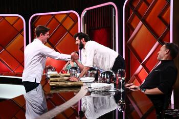 Chefi la cuțite, lider de audiență. Chef Richard Abou Zaki i-a dat aseară cuțitul de aur lui Luca Zvaleni