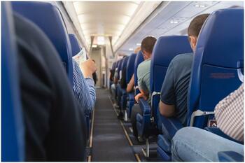 Peste 260 de pasageri ai unui avion, întorși din drumul spre casă din cauza unui cuplu. Ce făceau în baie