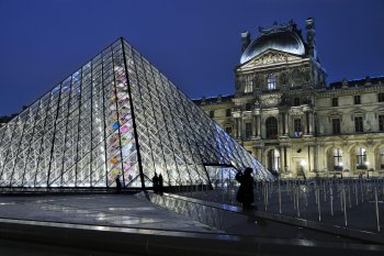 Muzeul Luvru, afectat de o inundație severă: peste 400 de opere şi documente egiptene, grav avariate