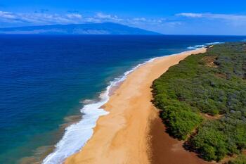 Insula cu circa 4.000 de locuitori, deținută aproape în totalitate de un singur om