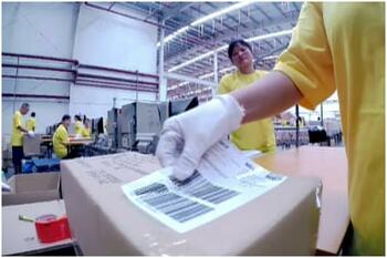 Ce comandă românii de pe platformele chinezeşti. 300.000 de colete intra în țară în fiecare zi