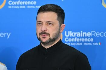 Scandal de spionaj în UE: Traducătoarea lui Zelenski, concediată pentru legături cu Rusia. Cum a fost prinsă