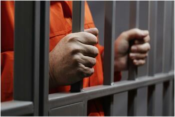 Un deținut și-a scos ochii cu mâinile, ca să evite execuția. Era condamnat pentru că și-a ucis soția și copiii
