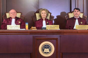 CCR amână până pe 12 noiembrie sesizările privind legea referitoare la plata pensiilor private