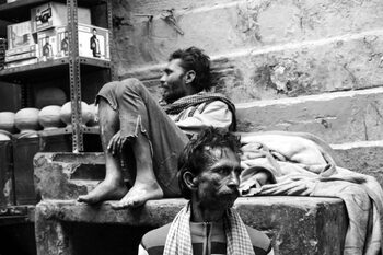 Proiect fotojurnalistic inedit al unei fotografe românce, despre crematoriul uman din Varanasi (India) / „Lacrima (…)