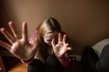 Declarație comună a 18 ambasade din România pentru prevenirea violenței de gen: Solidaritatea noastră este alături (…)
