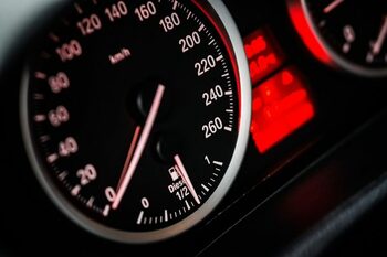 Viteza ideală pentru a consuma cât mai puţin carburant la drum lung. Şoferii nu ţin cont de sfat