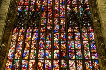 Cum a distrus un politician din Italia un vitraliu istoric valorat la 40.000 de euro?