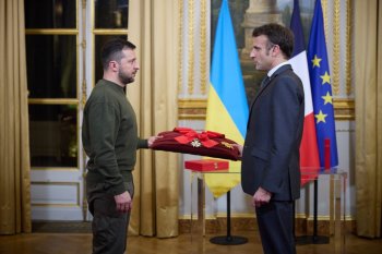 Volodimir Zelenski este primit, luni, la Paris, de Emmanuel Macron / Președintele ucrainean, sub o puternică (…)