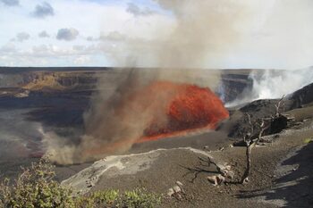 „Cel mai extraordinar spectacol al naturii”: Un vulcan din Hawaii a început să erupă din nou