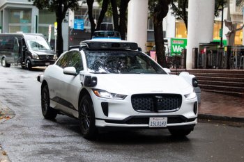 O femeie din San Francisco a născut într-un taxi autonom al companiei Waymo, deținută de Google