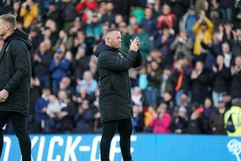 Wayne Rooney, îngrijorat de prestaţia pilonilor de bază de la Liverpool