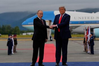 Războiul mut dintre Donald Trump și Vladimir Putin. Ce ascund GESTURILE celor mai puternici oameni ai planetei