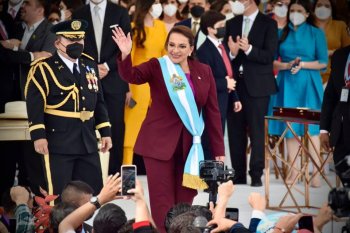 Preşedinta Xiomara Castro denunţă falsificarea rezultatelor alegerilor prezidențiale din Honduras şi „ingerinţa lui (…)