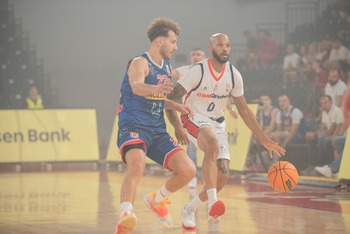 „Leii roșii” au obținut un succes pe muchie de cuțit în meciul cu CS Vâlcea. Kris Richard a fost decisiv pentru victorie