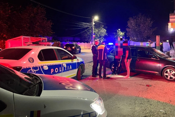 Polițist lovit cu parul și lopata în timpul unei încăierări. A încercat să-l salveze pe un bărbat căzut