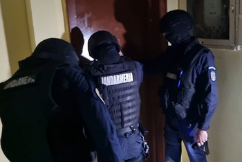 Materiale pornografice cu minori, distribuite pe rețele de socializare. Trei bihoreni sunt audiați la DIICOT Oradea