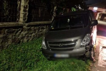 Hoțul care s-a ascuns într-un WC din fundul curții, condamnat la aproape 5 ani de închisoare