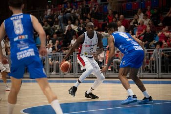 „Leii roșii” sunt urmăriți de ghinion. După indisponibilitatea de lungă durată a lui Jaizec Lottie, s-a accidentat (…)