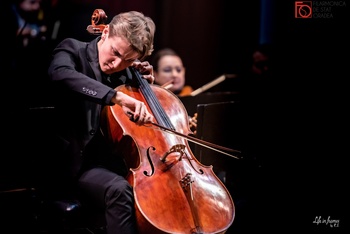 Tânărul violoncelist orădean Jan Sekaci, cu pasiune şi muncă pe drumul spre excelenţă