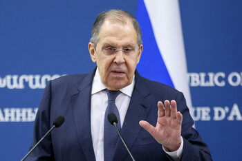 Serghei Lavrov amenință puterile nucleare ale lumii: „Dacă una dintre ele va face teste cu arme nucleare, Rusia va (…)