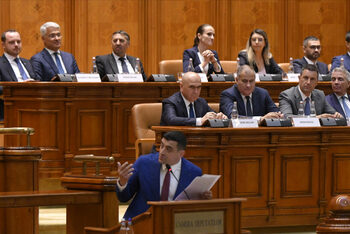 Patru moțiuni de cenzură, depuse de AUR, vor fi citite joi în Parlament și votate duminică