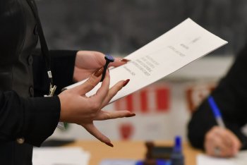 Biroul Electoral Municipal a anunţat. Alegerile parţiale se vor încheia la ora 21.00 fix, fără posibilitatea de (…)