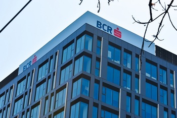BCR, prima bancă din România care oferă clienților posibilitatea de a solicita bani din orice cont bancar în lei (…)