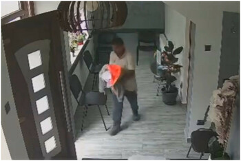 Bărbat din Caransebeș, filmat cum fură banii donați pentru o fetiță cu cancer. Voia să-i joace la păcănele